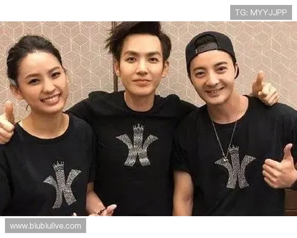 李明携子亮相世俱杯！高颜值父子同框引热议(3)